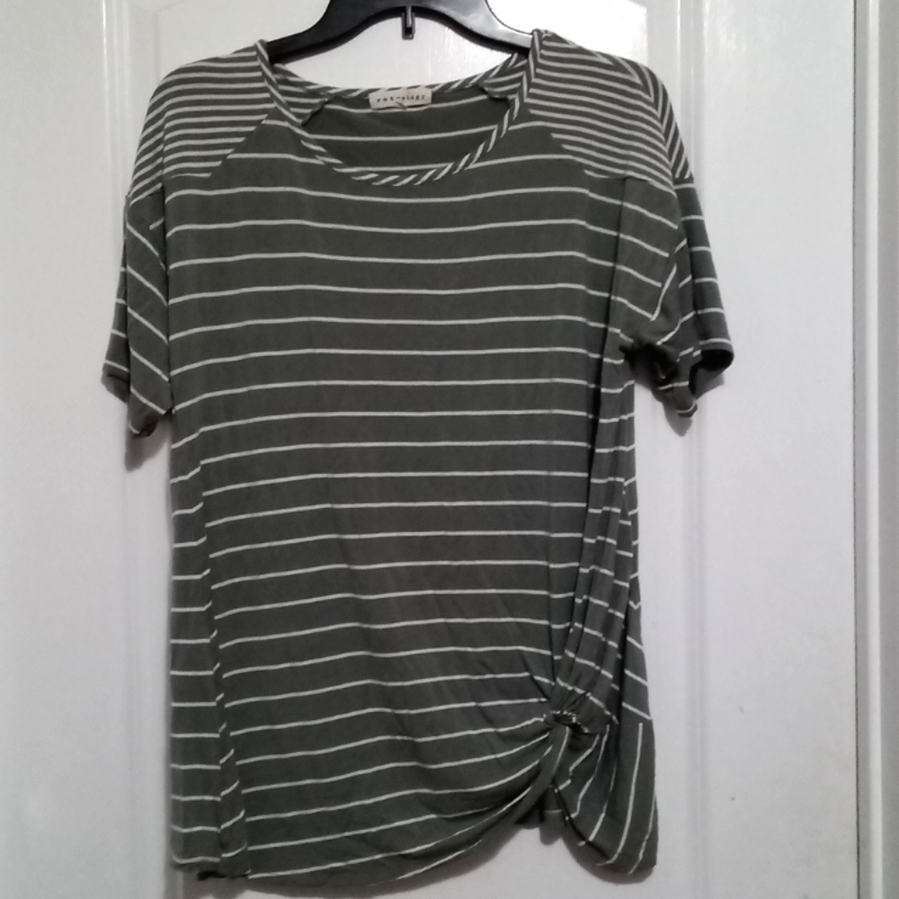 🎁 4/$20 Retrology blouse with white & gray stripes